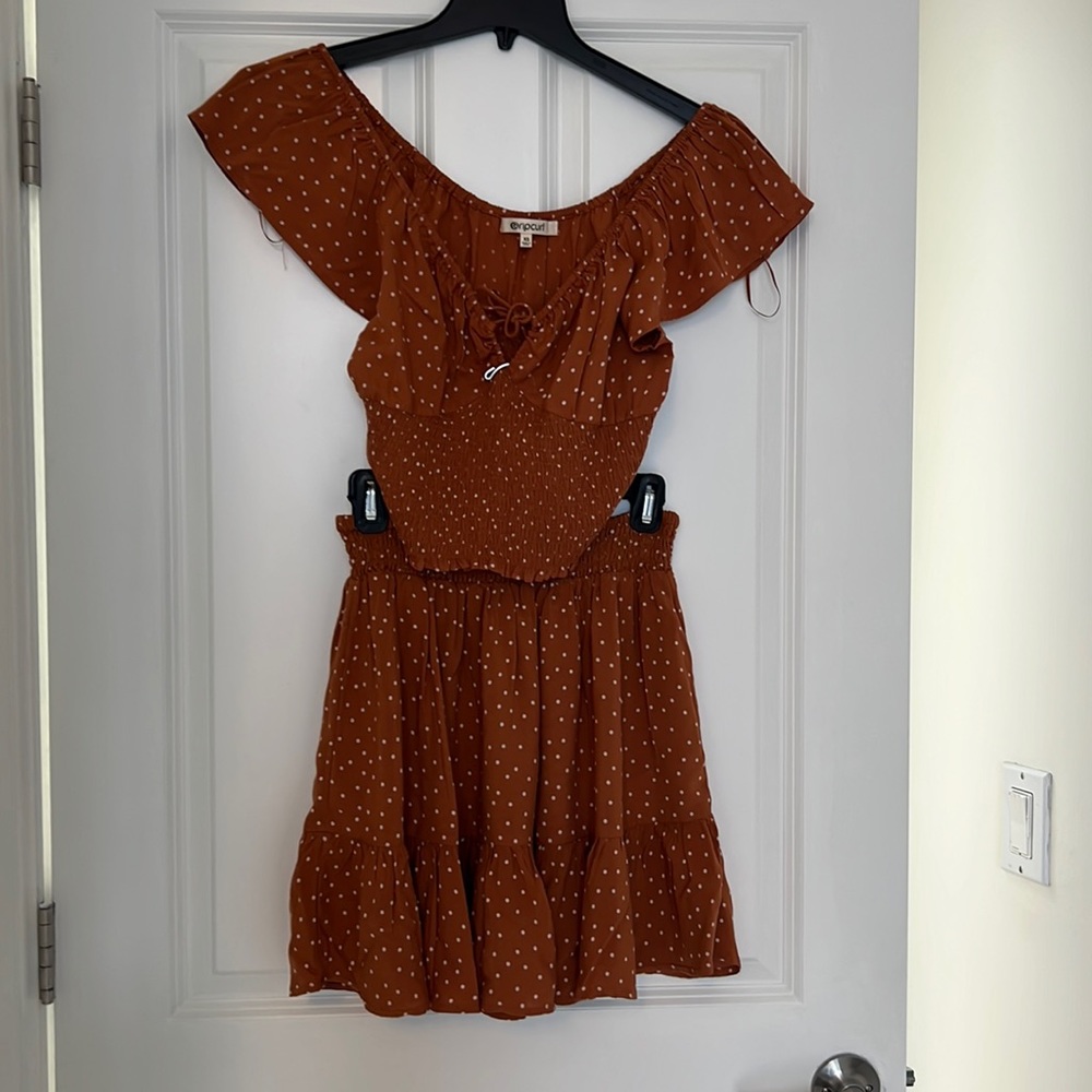 Never worn Rip Curl brown polka dot skirt and top